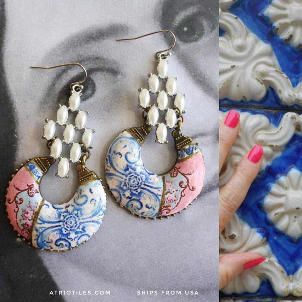 Earrings with beaded diamonds and round bottom with blue, white and pink azulejo design.