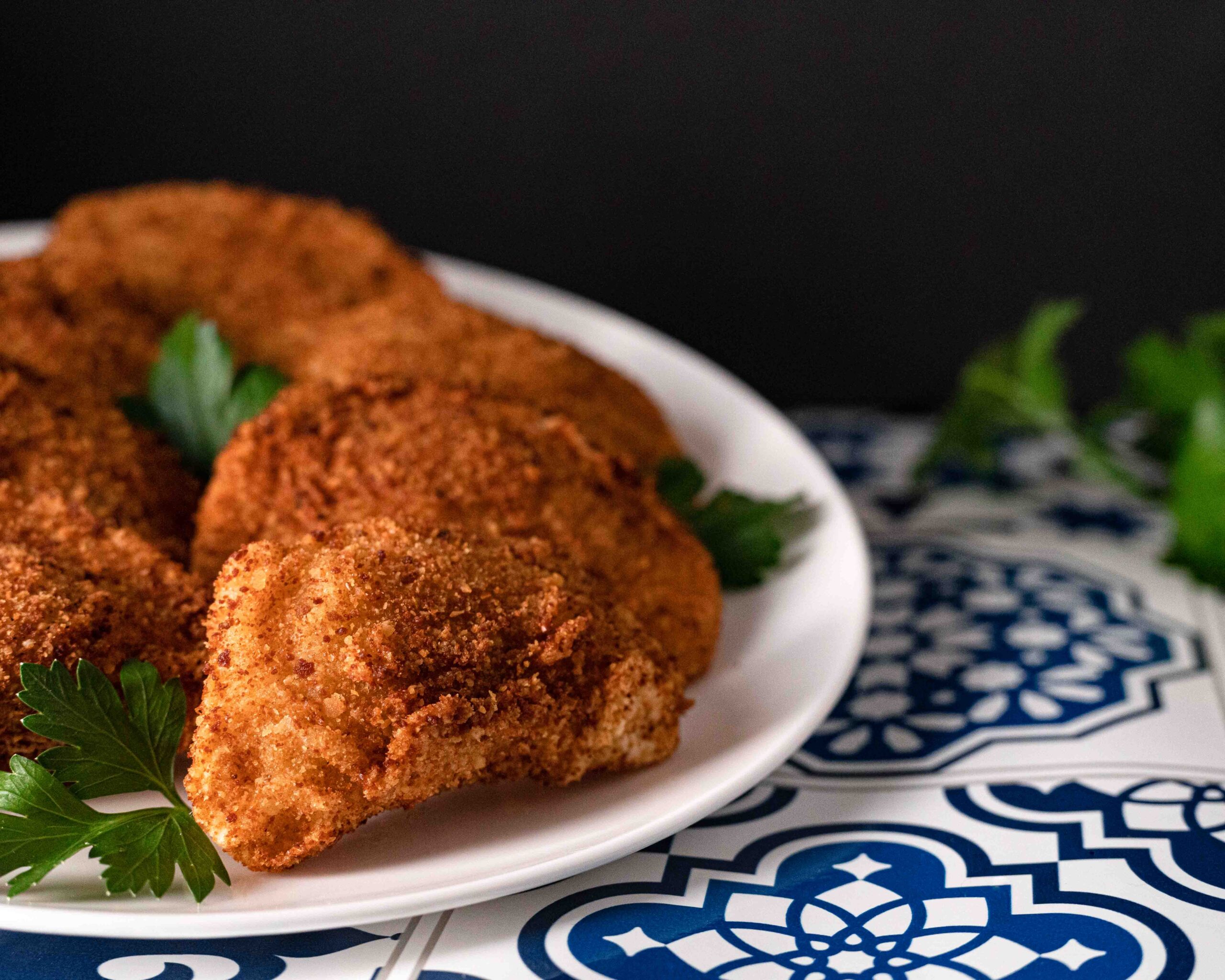 Rissois de carne fried and plated.