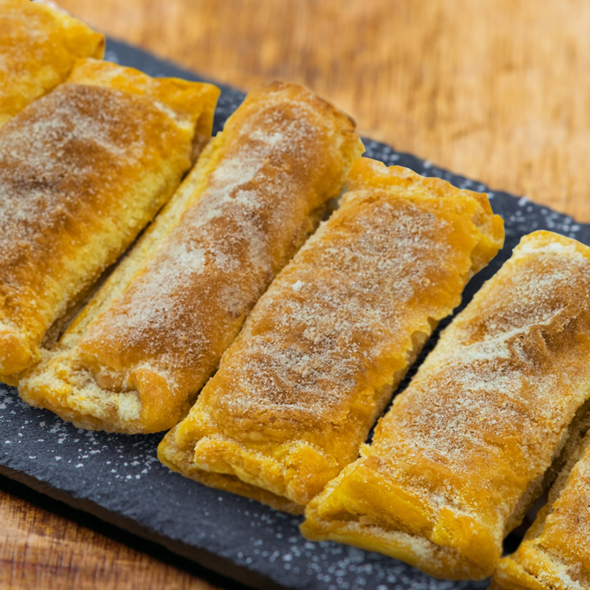 Travesseiros de sintra on a plate