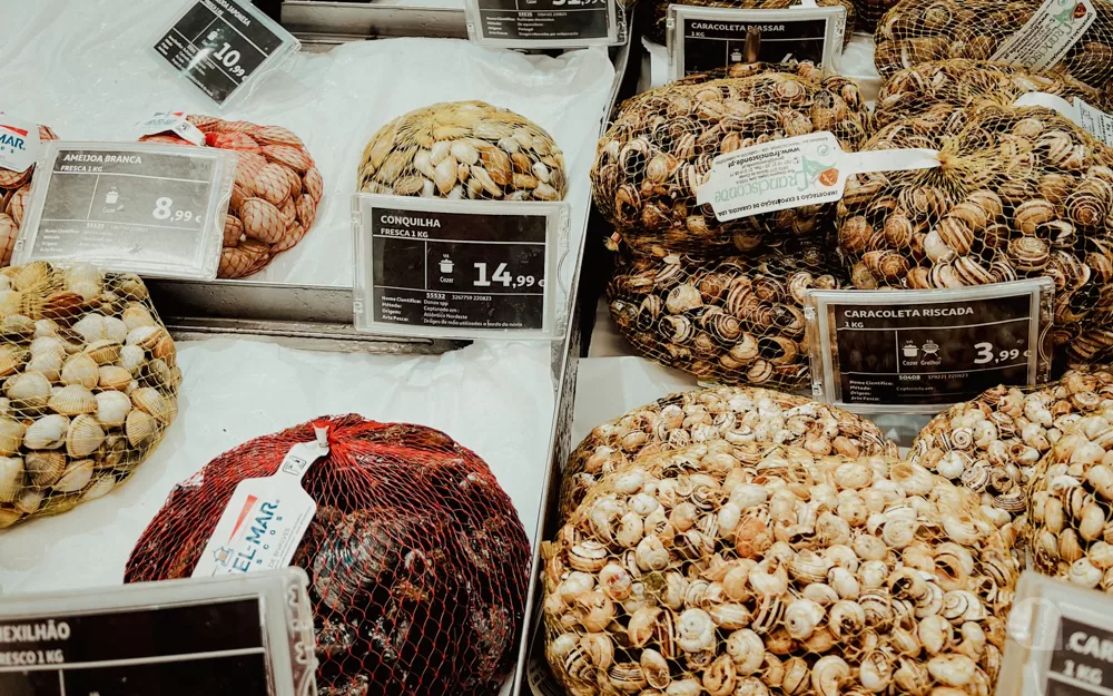 Raw caracois / snails at a market.