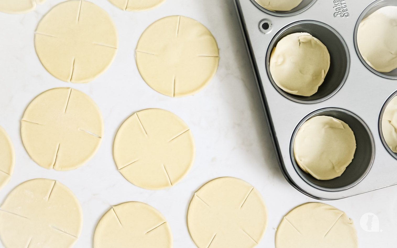 Cut out circles and molds in baking tin.