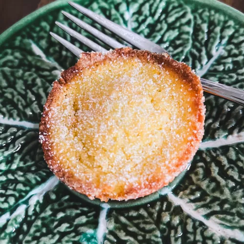 a single bolinho de laranja on a cabbage plate